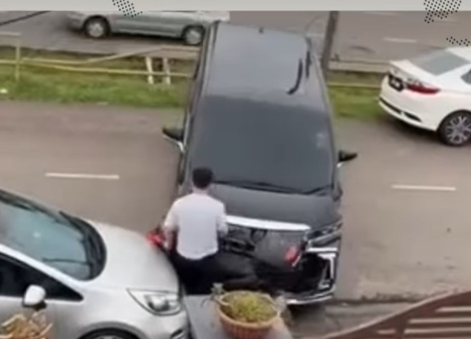 Dia MenHalang, Dia kena hon, dia Mula gaduh